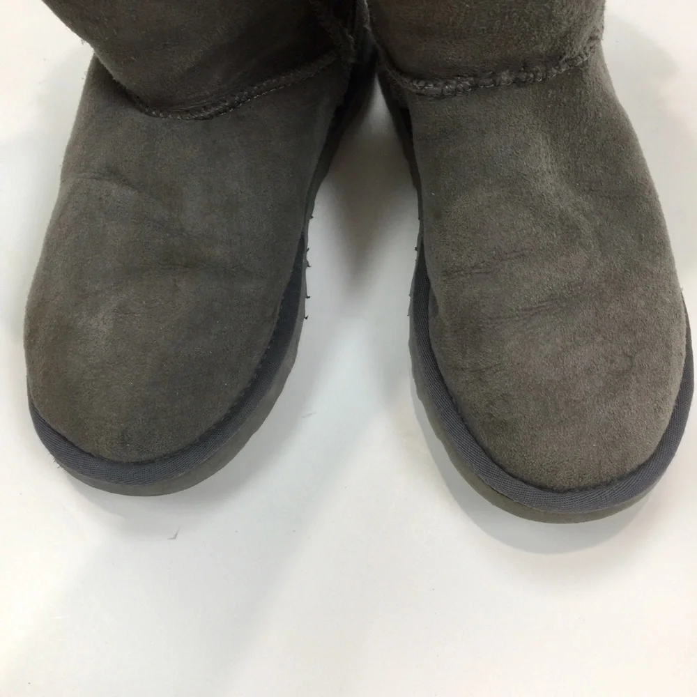 Uggs Bailey Button Triplet Boots in Grey Size 5